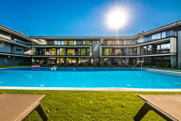 h55_balatonlelle_okospanzio_medence_front